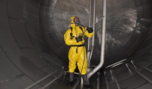 High pressure tank cleaning